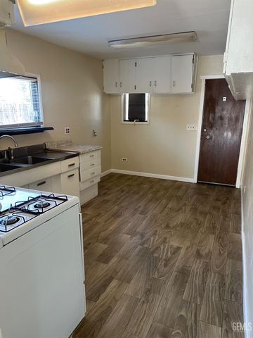 107 Plymouth Avenue, Bakersfield, CA 93308