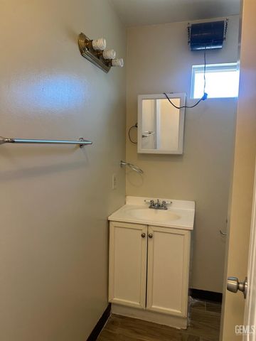 107 Plymouth Avenue, Bakersfield, CA 93308