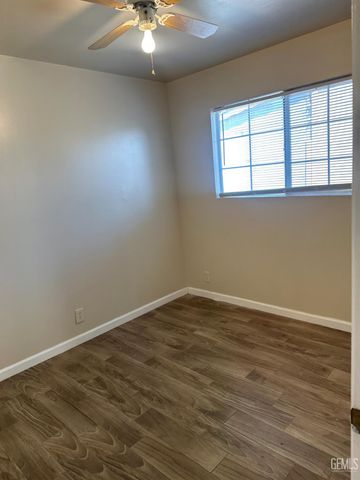 107 Plymouth Avenue, Bakersfield, CA 93308