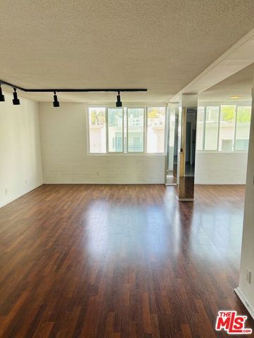 540 Kelton Avenue 402, Los Angeles, CA 90024
