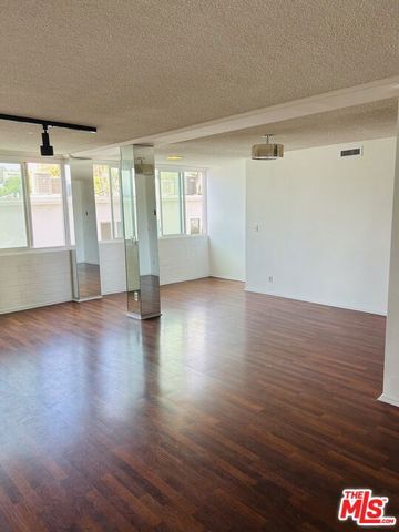 540 Kelton Avenue 402, Los Angeles, CA 90024