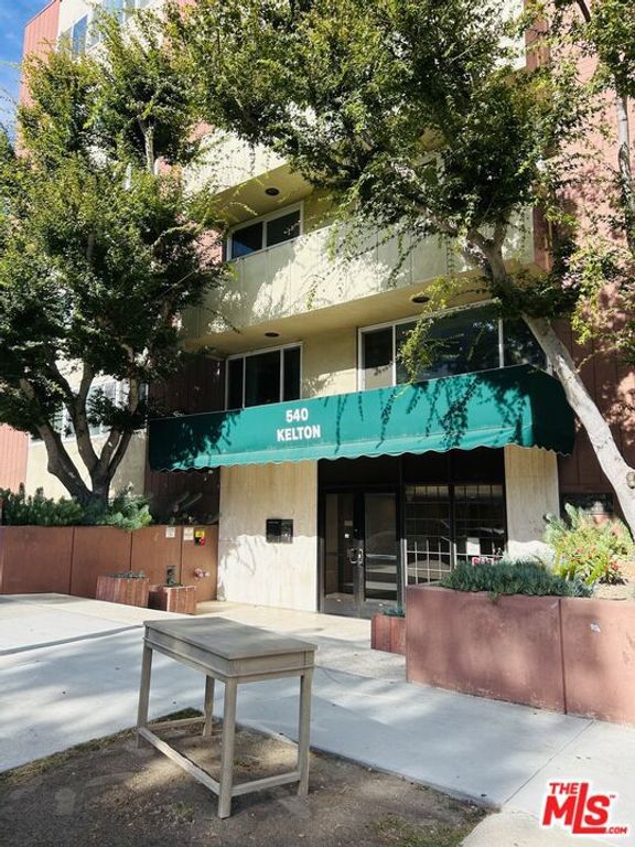 540 Kelton Avenue 402, Los Angeles, CA 90024