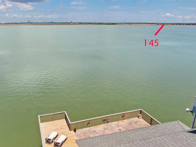 1334 Outrigger, Tiki Island, TX 77554