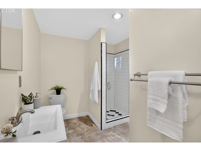 8 Sw ALICE St, Portland, OR 97219