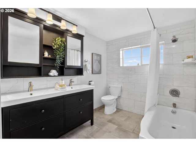 8 Sw ALICE St, Portland, OR 97219