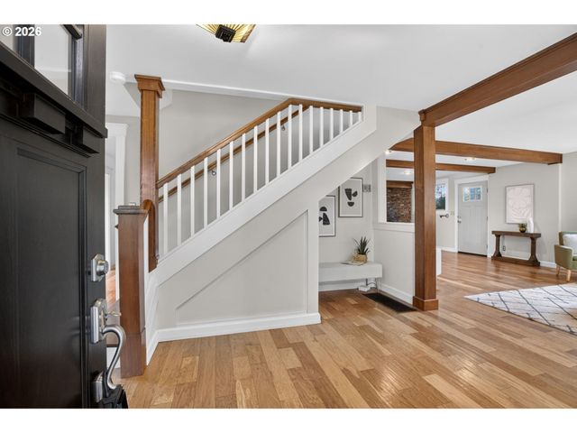 8 Sw ALICE St, Portland, OR 97219