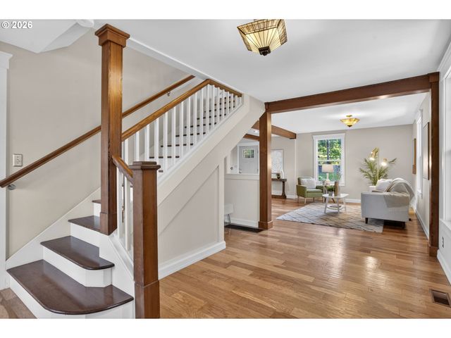8 Sw ALICE St, Portland, OR 97219