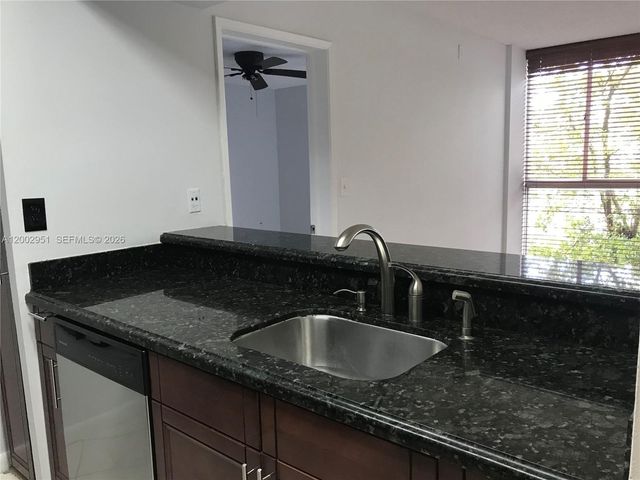 7075 NW 186th St C408, Hialeah, FL 33015