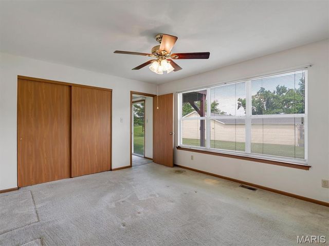 3957 Grand National Drive, Florissant, MO 63034