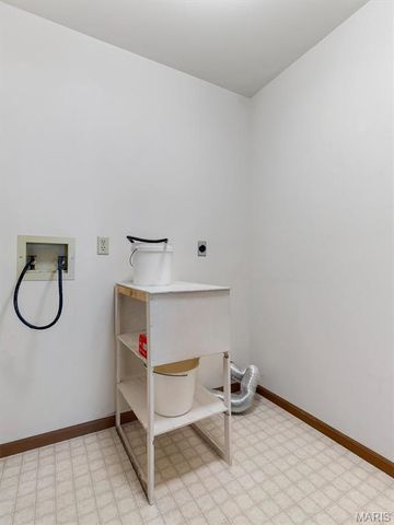 3957 Grand National Drive, Florissant, MO 63034