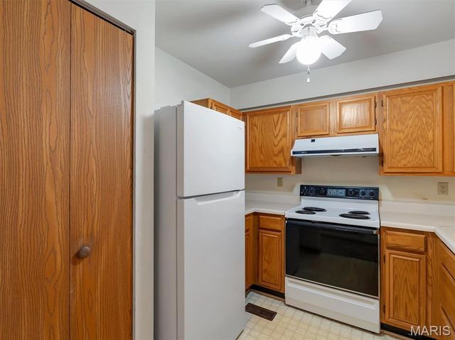 3957 Grand National Drive, Florissant, MO 63034