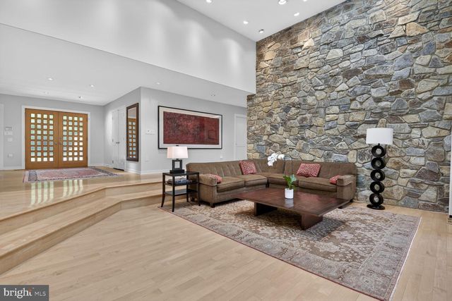 10801 BALANTRE LN, Potomac, MD 20854