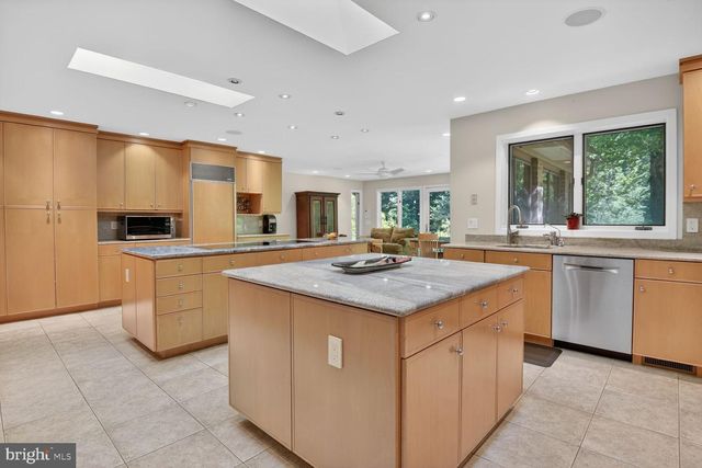 10801 BALANTRE LN, Potomac, MD 20854