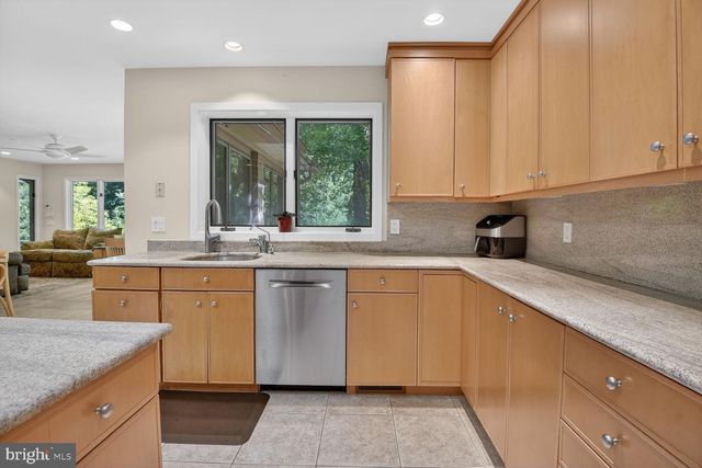 10801 BALANTRE LN, Potomac, MD 20854