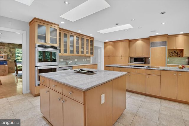 10801 BALANTRE LN, Potomac, MD 20854