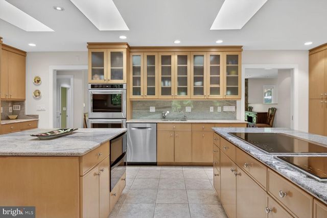 10801 BALANTRE LN, Potomac, MD 20854