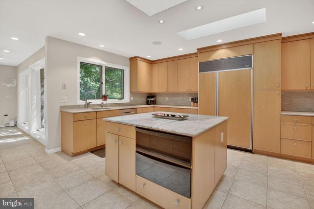 10801 BALANTRE LN, Potomac, MD 20854