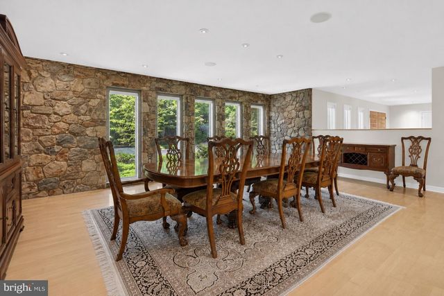 10801 BALANTRE LN, Potomac, MD 20854