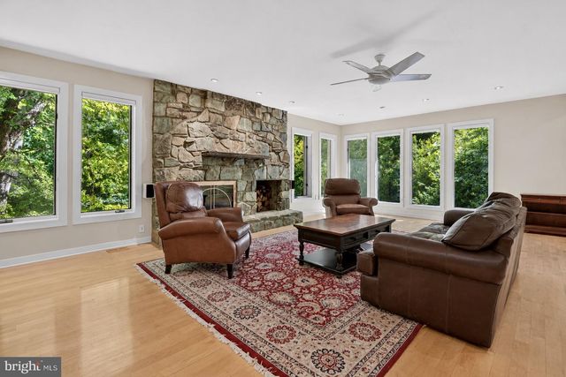 10801 BALANTRE LN, Potomac, MD 20854