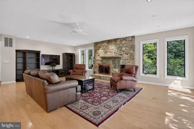 10801 BALANTRE LN, Potomac, MD 20854