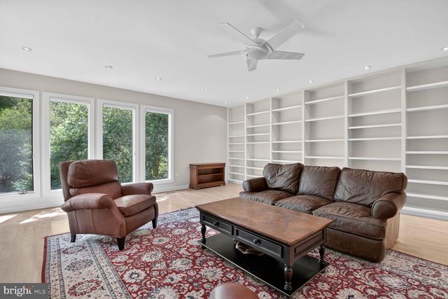 10801 BALANTRE LN, Potomac, MD 20854