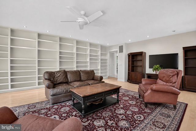 10801 BALANTRE LN, Potomac, MD 20854