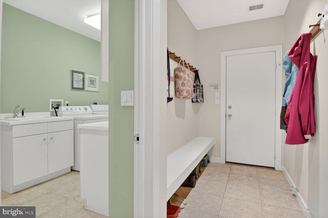 10801 BALANTRE LN, Potomac, MD 20854