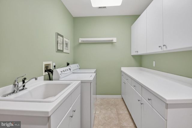10801 BALANTRE LN, Potomac, MD 20854