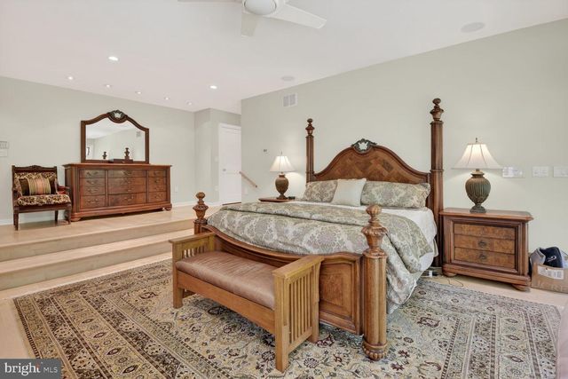 10801 BALANTRE LN, Potomac, MD 20854