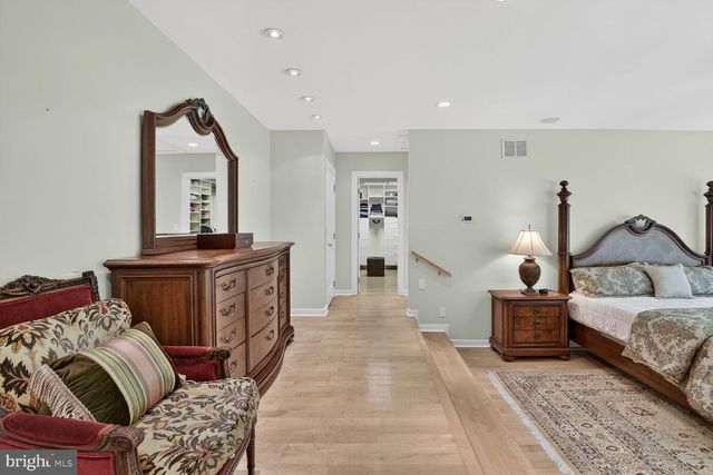 10801 BALANTRE LN, Potomac, MD 20854