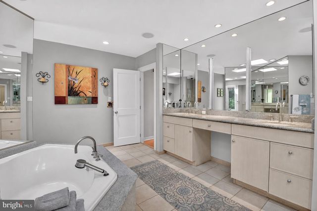 10801 BALANTRE LN, Potomac, MD 20854