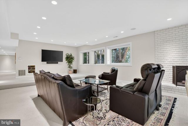 10801 BALANTRE LN, Potomac, MD 20854