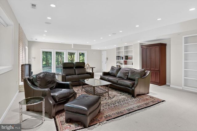 10801 BALANTRE LN, Potomac, MD 20854