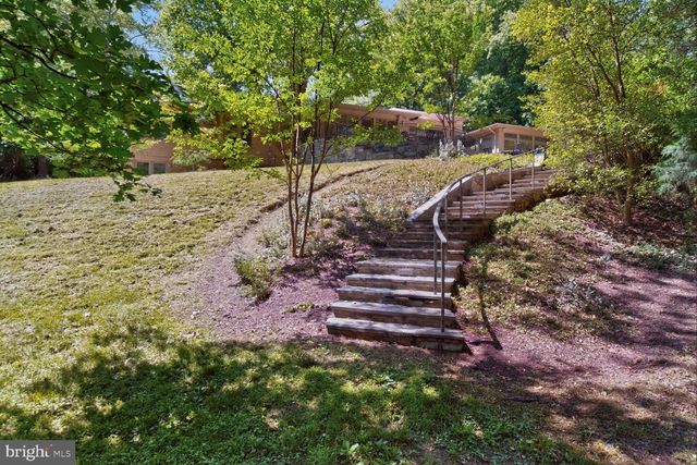10801 BALANTRE LN, Potomac, MD 20854
