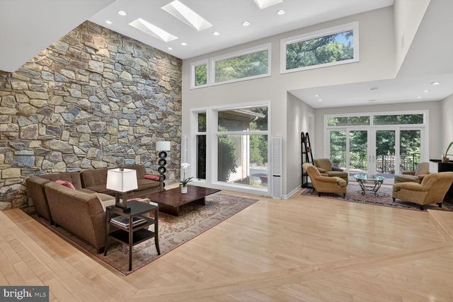 10801 BALANTRE LN, Potomac, MD 20854