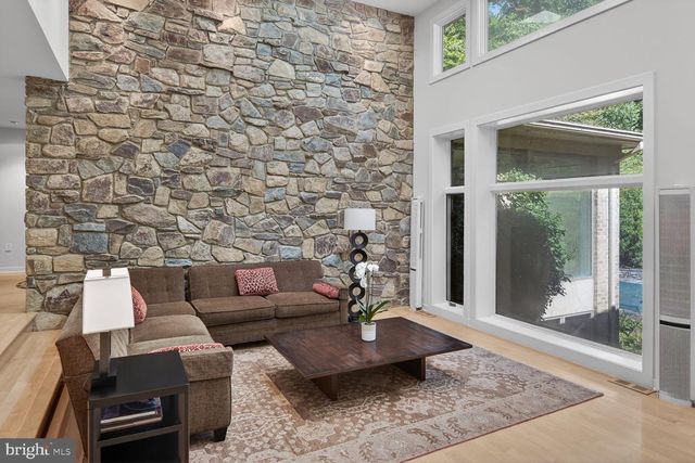 10801 BALANTRE LN, Potomac, MD 20854