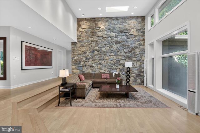 10801 BALANTRE LN, Potomac, MD 20854