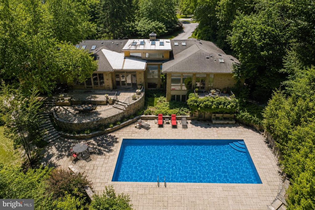 10801 BALANTRE LN, Potomac, MD 20854
