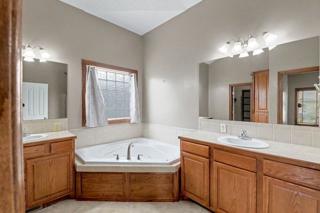 3317 N North Shore Ct, Wichita, KS 67205