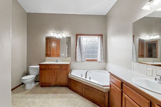 3317 N North Shore Ct, Wichita, KS 67205