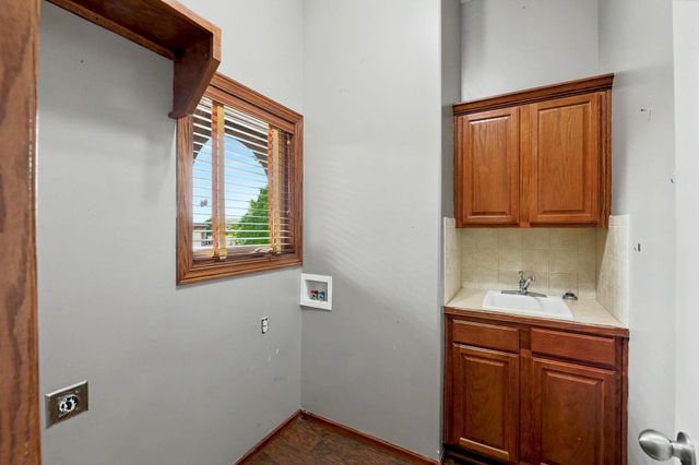 3317 N North Shore Ct, Wichita, KS 67205