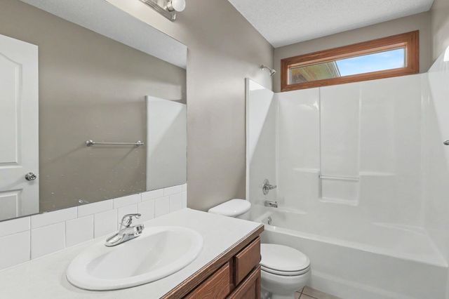 3317 N North Shore Ct, Wichita, KS 67205