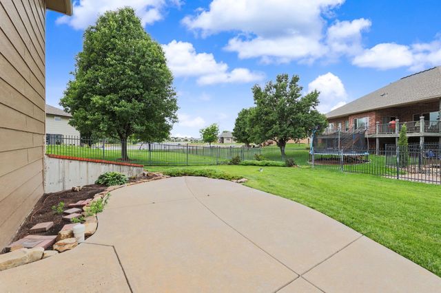 3317 N North Shore Ct, Wichita, KS 67205