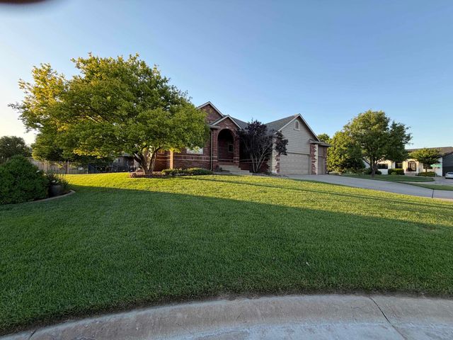 3317 N North Shore Ct, Wichita, KS 67205