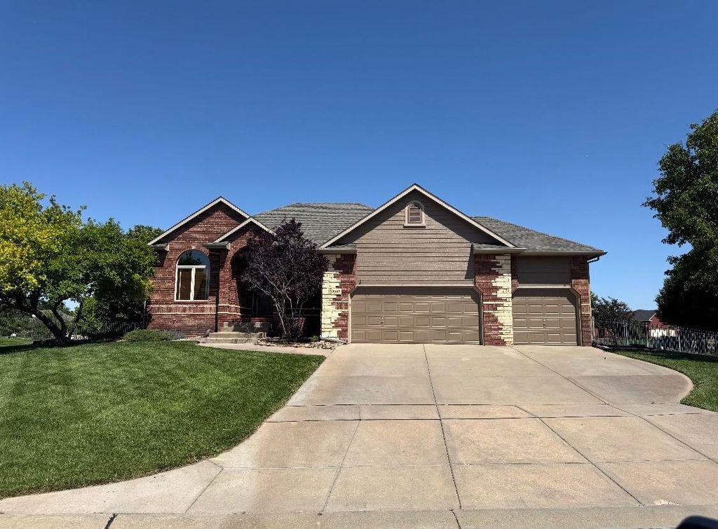 3317 N North Shore Ct, Wichita, KS 67205