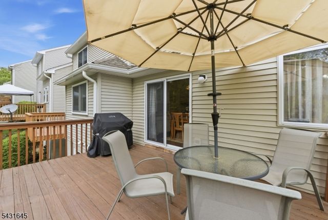 16 Pale Star Ct, Hardyston Twp., NJ 07419