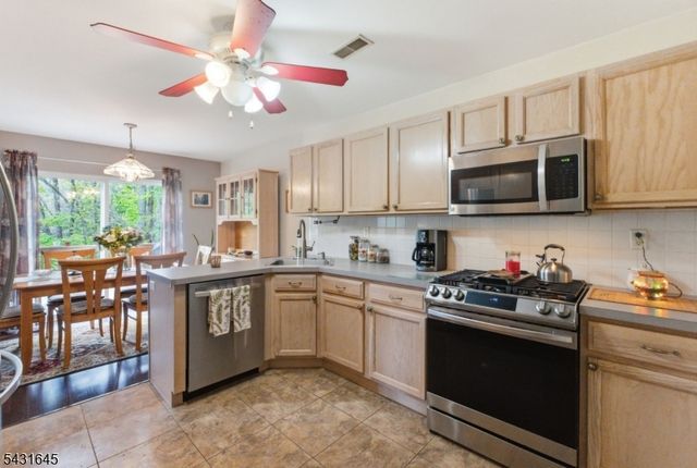16 Pale Star Ct, Hardyston Twp., NJ 07419