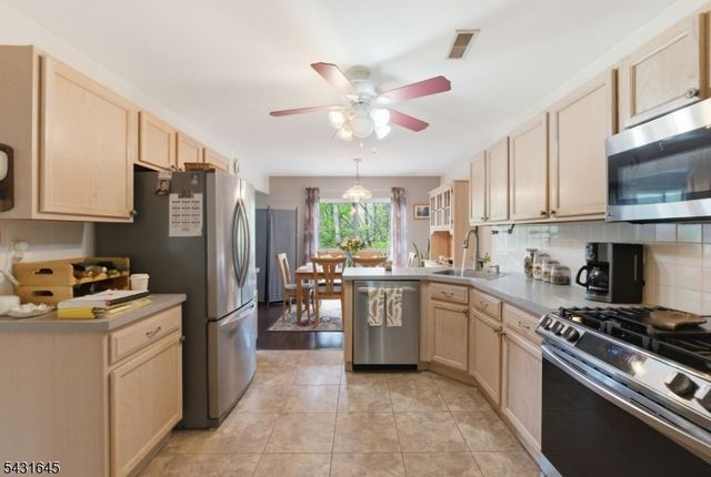 16 Pale Star Ct, Hardyston Twp., NJ 07419