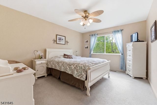 16 Pale Star Ct, Hardyston Twp., NJ 07419