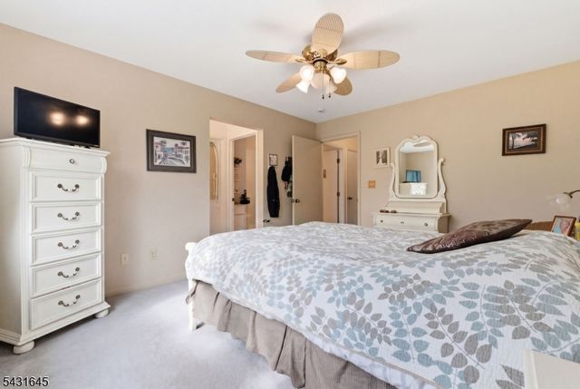 16 Pale Star Ct, Hardyston Twp., NJ 07419